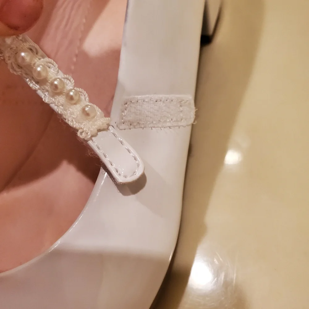 Olive & Edie‎ White Patent leather Marry Janes with Pearls Girls 3